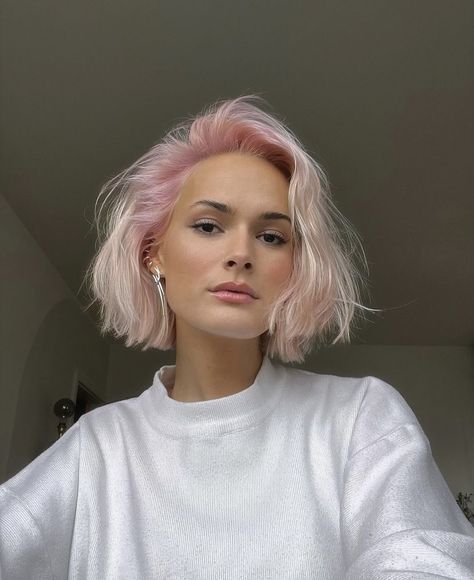 Pink Bob Hair, Grunge Haircuts, Grunge Haircut, Pink Bob, Light Pink Hair, Blonde Bob Hairstyles, Pastel Pink Hair, Straight Blonde Hair, Shot Hair Styles