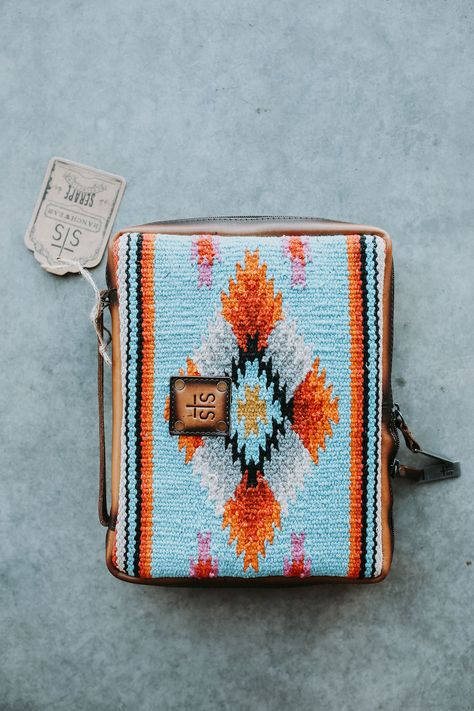 Diy Bible Covers With Pockets, Western Painted Bible Cover, Bible Carrying Case Pattern, Cute Bible Cases, Bible Covers With Pockets, Bible Journaling Accessories, Diy Bible Case, Boho Bible Cover, Diy Bible Accessories