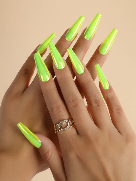 15 Vibrant Yellow Chrome Nail Design Ideas - thepinkgoose.com Yellow Chrome, Nails Holographic, Lime Green Nails, Chrome Manicure, Neon Yellow Nails, Cover Nails, Yellow Nail Art, Press Nails, Long Mirror