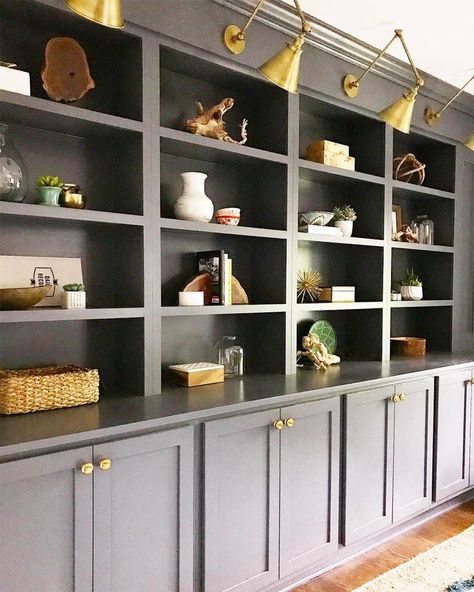 Grey Bookshelves, Organization Apartment, Styling Bookshelves, Office Built Ins, Living Room Built Ins, Office Furniture Design, Room Shelves, Built In Bookcase, Living Room Storage