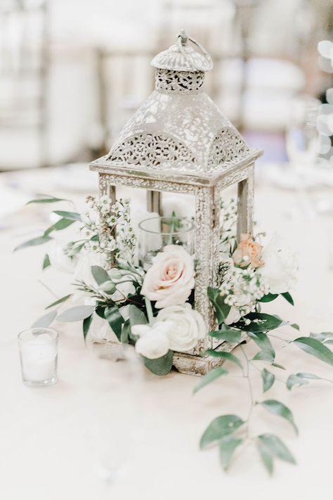 Lantern Bridal Bouquet, White Lanterns Wedding Centerpieces, White Lantern Wedding Decor, Floral Lantern Centerpieces, Lantern Floral Arrangements, White Lantern Decor, White Lantern Centerpieces, Wedding Ceremony Arches, Lanterns With Flowers