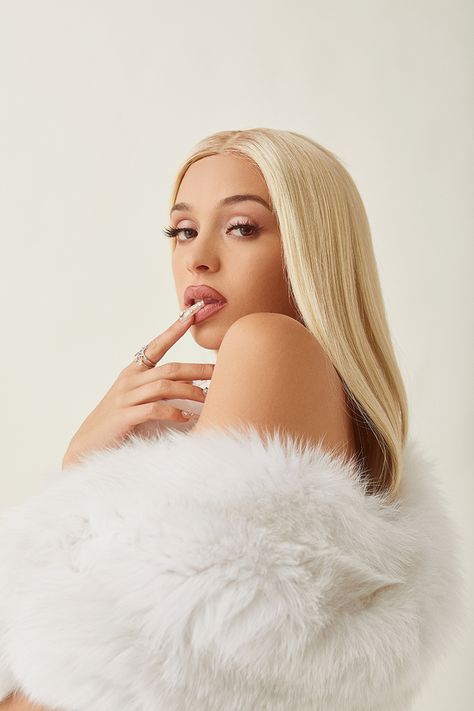 Doja Cat Blonde Hair, Bad Gyal, Mtv Unplugged, Mens Fashion Edgy, Selfie Poses Instagram, Wallpaper Dekstop, Rap Aesthetic, Work Hairstyles, New Poster