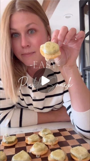 Ashlee Keene | DIY & Design | Where has this been all my life. 😩 and why am I just now hearing about it?! It’s so simple and perfect whether you eat it right out of the... | Instagram Dill Pickle Seasoning, Pickle Appetizer Recipes, The Sassy Barn, Fast Appetizers Easy, Pickle Seasoning, Pickle Appetizers, Crackers Appetizers, Ritz Cracker Recipes, Dill Pickle Chips