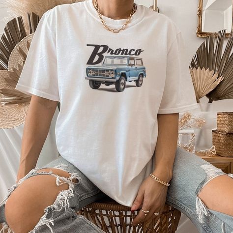 Bronco Shirt, Vintage Ford Bronco, Style Graphic Tee, Cars Tees, Car Shirts, Ford Bronco, Muscle Car, Twill Tape, Shirt Outfit