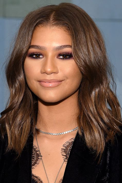 Zendaya  - HarpersBAZAAR.com Zendaya Hair, Dunner Wordend Haar, Midlength Haircuts, Shoulder Length Hair Cuts, Mid Length Hair, Haircuts For Fine Hair, Medium Hair Cuts, Shoulder Length Hair, Medium Length Hair Cuts