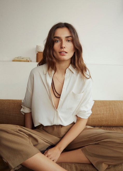 Mango Relaxed Style Spring 2020 Lookbook | Fashion Gone Rogue Inspiration Photoshoot, Brand Photography Inspiration, Personal Branding Photoshoot, Flowy Shirt, Business Portrait, Shooting Photo, Branding Photoshoot, Branding Photos, Fashion Lookbook