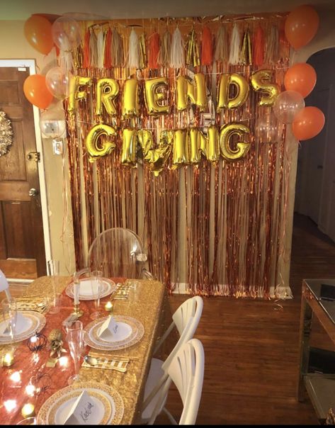 Thanksgiving Party Decorations Ideas, Thanksgiving First Birthday, Friendsgiving Inspiration, Friendsgiving Dinner Party Decor, Friendsgiving Food Ideas, Thanksgiving Dinner Decor, Friendsgiving Dinner Party, Paper Tassels, Friendsgiving Decorations