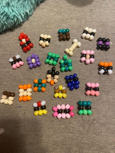 Kandi Minecraft, Small Kandi Ideas, Minecraft Kandi, Kandi Earrings, Kandi Keychain, Kandi Charms, Pony Bead Jewelry, Kandi Cuff Patterns, Kandi Inspo