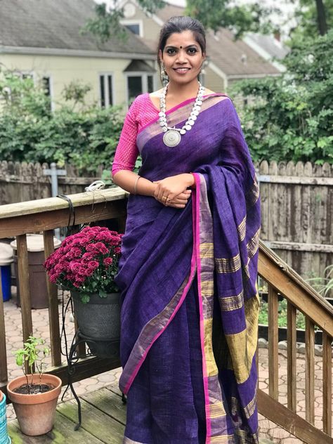 Bengal Looms Diva : Beautiful Sri in a Zari Border #Linen saree From #BengalLooms. Thank You Sri for sharing this picture with me. Purple Bollywood Style Handloom Saree, Diwali Purple Handloom Saree, Purple Chanderi Saree With Border, Purple Semi-stitched Chinon Saree, Purple And Pink Border Sarees, Purple Chakra, Chania Choli, Kota Silk Saree, Saree Sale