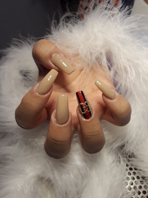 Gucci Inspired Nails, Nails Gucci, Gucci Nails Designs, Gucci Green Nails, Pink Gucci Nails, Designer Nails Gucci, Gucci Nail Polish, Nike Nails, Burberry Nails