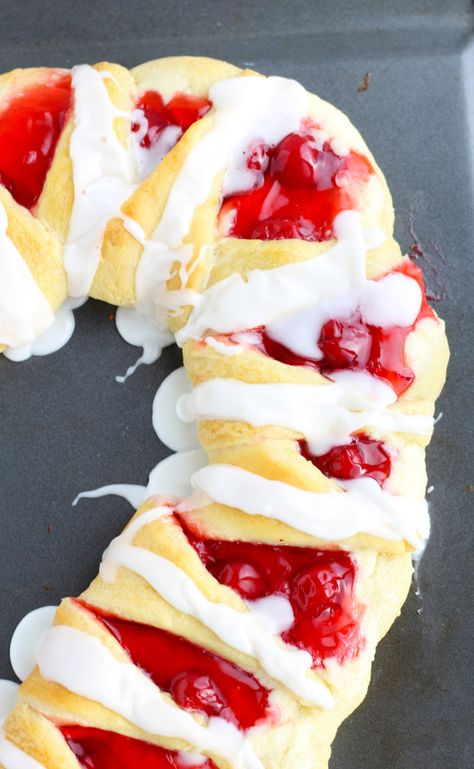 Candy Cane Crescent Roll, Crescent Roll Pastry, Crescent Roll Breakfast, Breakfast Pastry, Breakfast Party Foods, Christmas Breakfast Recipe, Breakfast Crescent Rolls, Christmas Morning Breakfast, Breakfast And Brunch