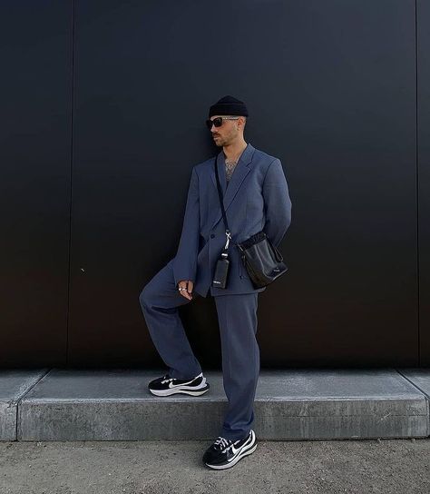 PAUSE Shots on Instagram: “Sporty X Smart👌 #pauseshots @kosta_kara” Suit With Sneakers, Summer Style Ideas, Classy Vibes, Suits And Sneakers, Men's Summer Style, Guy Fits, Instagram Men, Outfits Hombre, Men Summer