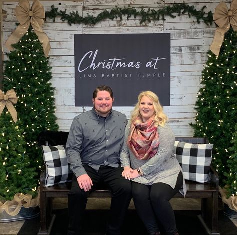 Holiday Party Photo Booth Backdrop Ideas, Christmas Church Stage Backdrop, Sanctuary Decor Church Ideas, Christmas Church Photo Booth, Christmas Church Photo Backdrop, Christmas Church Backdrop, Christmas Decor For Church Lobby, Holiday Photo Backdrop Ideas, Christmas Decor For Church Sanctuary