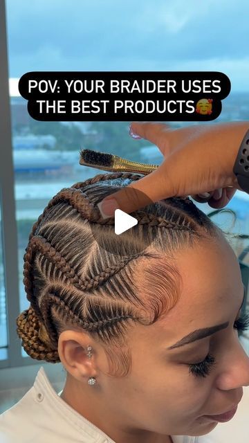 Houston Stitch Braids on Instagram: "TTAYsTouch has so BIG THINGS coming !!

Check out this super cute style

Style : 6 stitch + 2-4 designs 

Always contact me for appointment availability🩷

#houstonhair #houstontxhairstylist #houstonhairstylist #atlhair #atlstitchbraids #houstonstitchbraids #ttaystouch #houstonknotlessbraids #stitchclasses #braidingclasses #onlinestitchclass #1on1stitchclass" Stitch Braids With Color Hair, 4-6 Stitch Braids With Design, 6 Stitch Braids With Design, 6 Stitch Braids, Heart Braids, Heart Braid, Colored Braids, Stitch Braids, Big Things