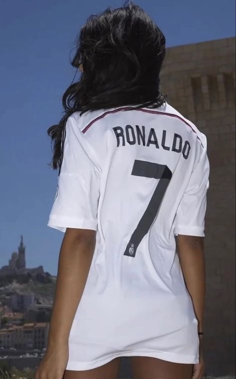 Madrid Outfits, Ronaldo Jersey, Football Jersey Outfit, Football Wags, Jersey Outfit, كريستيانو رونالدو, Football Outfits, Sporty Outfits, 로고 디자인