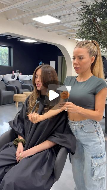 Diana Vivilecchia on Instagram: "Hair colorist ☝️Would you try this in your consultations?
She wanted Cowgirl copper with gold , but didn’t have the exact visual of a inspiration photo to show me. 
Clients sometimes use different words to describe what they want. And it’s the opposite of what they show. 
To be really clear broke it down one step further so I can 
She wanted low maintenance and didn’t want to alter her natural hair color too much. She travels and flys into see me once a year. With her skin tone and features this elevated her in such a natural way. Sometimes we over complicate our technique or only use a one technique or placement for all clients. But that won’t work always.
With Taylor I didn’t my bricklay triangle technique to connect her haircut and layers and maintain de Cowgirl Haircut, Cowgirl Copper, Cowgirl Hair, Spend The Day With Me, Hairstyles For Fat Faces, Balayage Technique, Hacks Clothes, Inspiration Photo, Hairstyle Look