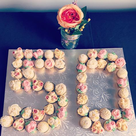 Golden Wedding Mini floral buttercream cupcakes number 50 Cupcakes Arranged In Numbers, 50 Cupcakes Number, 50th Wedding Anniversary Cupcakes, 50 Cupcake Cake Number, Cupcakes 50th Birthday, Cupcakes Number, 50 Cupcakes, 60th Birthday Cupcakes, 50th Birthday Cupcakes