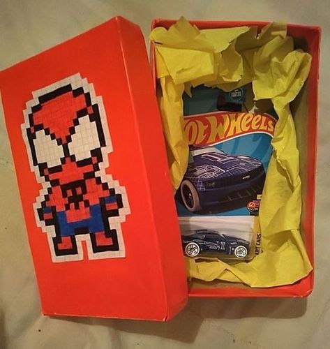 30 REGALOS PARA TU NOVIO - Fire Away Paris Spiderman Gifts For Boyfriend, Spiderman Car, Cute Anniversary Gifts, Spiderman Gifts, Spiderman Theme, Birthday Gifts For Boyfriend Diy, Bf Gifts, Creative Gifts For Boyfriend