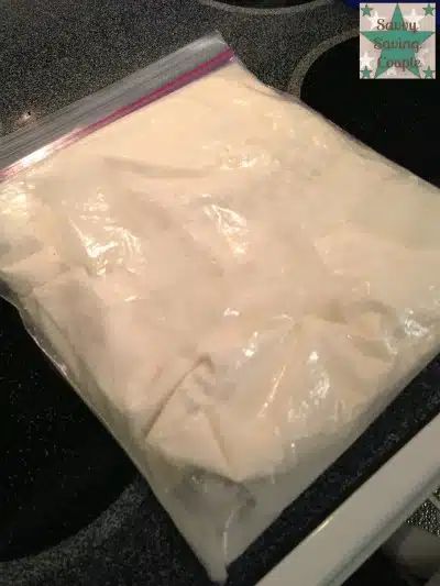 Homemade Vanilla Ice Cream in a Bag Recipe (So easy and delicious)! Homemade Ice Cream In A Bag, Kitchen Aid Ice Cream, Kitchenaid Ice Cream Maker, Ice Cream In A Bag, Icecream In A Bag, Easy Ice Cream Recipe, Vanilla Ice Cream Recipe, Making Homemade Ice Cream, Homemade Vanilla Ice Cream