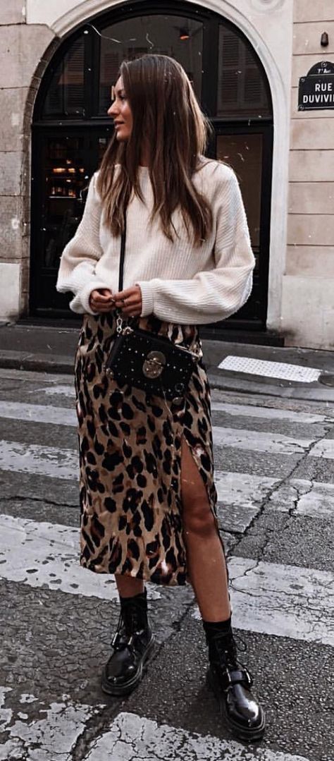 Mid Skirt Outfits, Skirt Outfit Winter, Leopard Skirt Outfit, Printed Skirt Outfit, Cheetah Skirt, Fall Fashion Coats, Fall Trends Outfits, Winter Skirt Outfit, Christmas Outfits Women