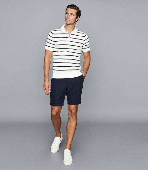 Almost everyone has a pair of navy shorts, but that does not mean everyone wears them. So, what actually goes well with navy blue shorts? In this article, we explore everything that goes well with navy blue shorts. Shorts Outfit Men, Blue Shorts Outfit, Shorts Outfit Casual, Honeymoon Vibes, Lookbook Casual, White Tops Outfit, Tee Outfits, Fashion Guys, Short Pants Outfit