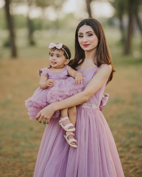 Engagement Couple Dress, Daughters First Birthday, Mom Daughter Photos, New Model Dress, Toddler Birthday Dress, Baby Picture Frames, Mom Daughter Outfits, Family Photoshoot Poses, Shadi Dresses