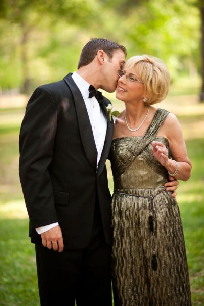 mother and son- adorable- I want my mother to wear something like this at my wedding some day! Family Wedding Photos, Prom Couples, Groom Pictures, Wedding Picture Poses, Wedding Photography Styles, Wedding Photography Tips, Groom Photo, Wedding Photos Poses, Future Mrs