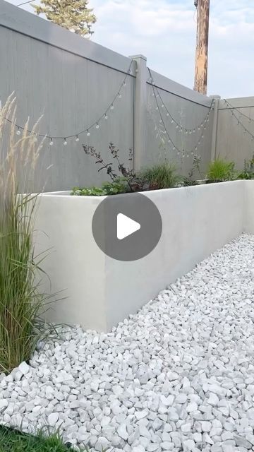 Cream Garden Ideas, Diy Stucco Planter, Front Yard Cement Ideas, Landscape Retaining Wall Ideas, Stucco Planter, Corner Yard Landscaping Ideas, Desert Landscaping Front Yard, Side Yard Ideas, Garden Remodel