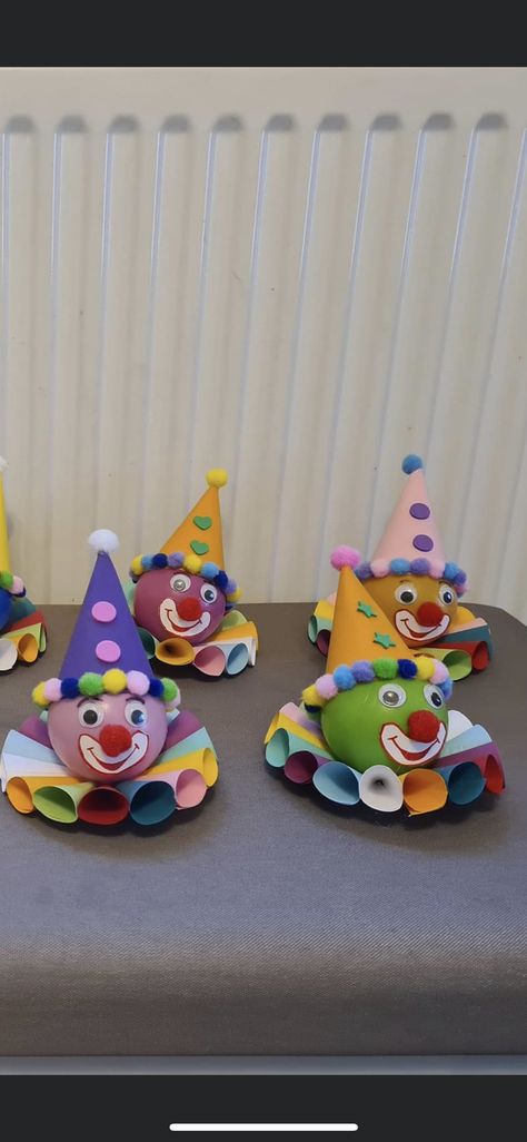 Clown Crafts, Carnival Crafts, Candy Theme Birthday Party, Egg Carton Crafts, Classroom Art Projects, Paper Crafts Origami, Art N Craft, Paper Crafts For Kids, Themed Crafts