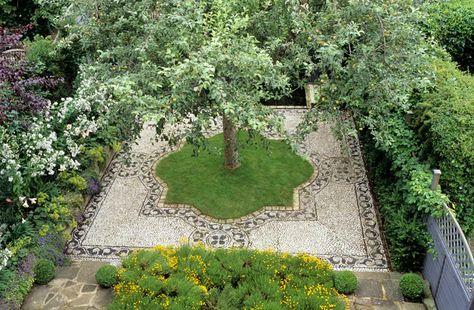 TARA DILLARD: Choosing Color: Garden Furniture Moorish Garden, Moroccan Courtyard, Grass Pavers, Moroccan Garden, Garden Tiles, Paradise Garden, Traditional Garden, Organic Gardening Tips, Traditional Landscape