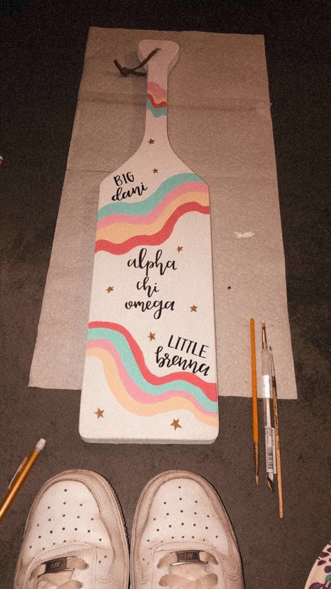 Sorority Plaque Ideas, Alpha Gamma Delta Paddle, Paddles For Sorority, Sigma Kappa Paddle Ideas, Sorority Paddles Ideas Simple, Big Sorority Paddles, Sorority Big Paddles Ideas, Cute Paddles Sorority, Sorority Craft Ideas