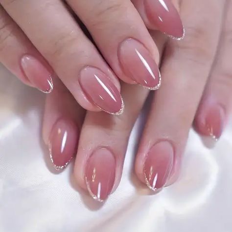 Coco Nails, Glitter Gradient Nails, Glitter French Tips, Nagellack Trends, Graduation Nails, Nude Nail Designs, Almond Nails Designs, Gradient Nails, Oval Nails