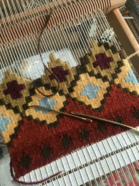 Tapestry Loom, Navajo Weaving, Weaving Loom Diy, Weaving Loom Projects, Weaving Wall Hanging, Rigid Heddle Weaving, Weaving Tutorial, Weaving Rug, Tablet Weaving