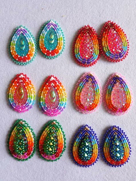 Oval Beaded Earrings Native, Oval Beaded Earrings, Native American Beadwork Earrings, Embroidered Jewellery, Medallion Earrings, Beadwork Ideas, Beautiful Beaded Earring, Beaded Items, Native Beading