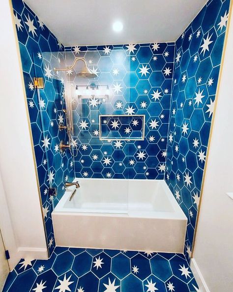 Star Themed Bathroom, Space Theme Bathroom, Cool Powder Room Ideas, Starry Bathroom, Celestial Bathroom, Star Bathroom, Star Tiles, Space Bathroom, Star Tile