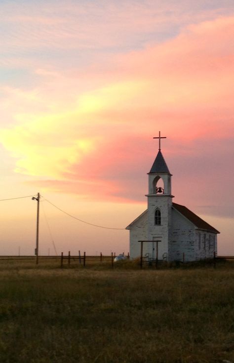 Beautiful church at sunset in Badlands Pictures Of Churches, Pretty Church, Church Pictures Aesthetic, Church Asethic, The Church, Country Church Aesthetic, Church House, Aesthetic Church, Southern Church Aesthetic