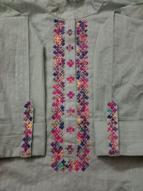 Gamthi Work Kurti Designs, Embroidery Inspiration Clothing Dresses, Sindhi Karhai Designs, Sindhi Embroidery Designs For Kurtis, Kutch Work Designs Kurti, Simple Handwork On Kurti, Kutch Work Designs Hand Embroidery, Hand Embroidery Designs For Suits, Sindhi Embroidery Design