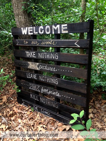 Wood Trails Ideas, Hiking Trail Signs Diy, Painted Pallets For Outside, Nature Signs, Painted Pallet, Forest School Activities, Nature School, Sensory Garden, Wood Pallet Signs