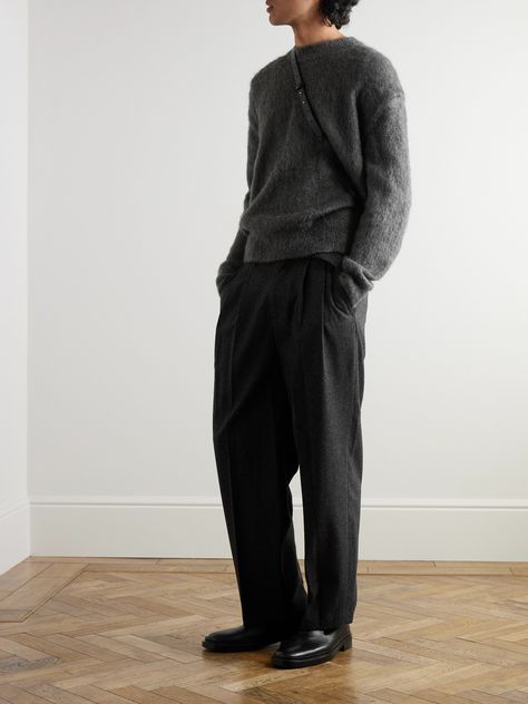 LE 17 SEMPTEMBRE specialises in designing classic, effortless clothing. These belted trousers are tailored from wool-blend with a hint of cashmere and pleated through the wide legs. Wide Leg Wool Trousers, Mens Pleated Pants Outfit, Pleated Trousers Outfit Men, Tailored Pants Outfit Men, Pleated Pants Outfit Men, Wide Leg Pants Outfit Men, Men Trousers Outfit, Pleated Trousers Men, Pleated Trousers Outfit