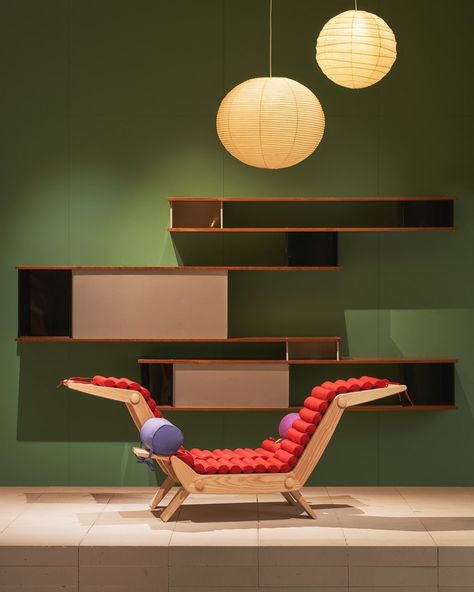 StudioCAHS on Instagram: “Double chaise longue, 1952 by Charlotte Perriand for Cassina. Design Museum in London. #designmuseum #charlotteperriand #cassina #design” Design Museum London, Famous Interior Designers, Iconic Chairs, Iconic Furniture, Charlotte Perriand, Pierre Jeanneret, Room Partition, Style Deco, Air France