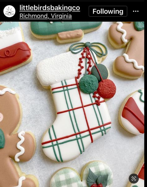 Winter Cookies Decorated, Christmas Stocking Cookies, Iced Christmas Cookies, Christmas Sugar Cookies Decorated, Cute Christmas Cookies, Royal Iced Cookies, Christmas Cake Designs, Iced Sugar Cookies, Winter Cookie