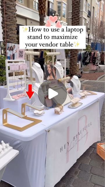 Vendor Market Booth Ideas Jewelry, Jewelry Exposition Ideas, Vendor Table Display Ideas For Jewelry, Table Top Display Ideas, Jewelry Business Branding, Permanent Jewelry Table Set Up, Jewellery Display Ideas For Exhibition, Jewellery Stall Display Ideas, Jewelry Vendor Display Booth Ideas