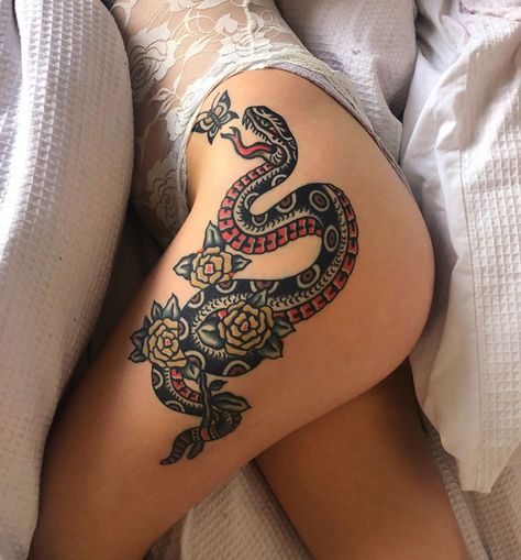 Ignacio Serichol on Instagram: “Healed @unitytattoogranada  #tradworkers #americantattoos  #oldworkers #skinart_traditional #traditionalclub #tattoosandflash…” Traditional Thigh Tattoo, Traditional Snake Tattoo, Traditional Tattoo Inspiration, Hip Thigh Tattoos, Tattoos Mandala, Traditional Tattoo Sleeve, Hip Tattoos Women, Hand Tattoos For Women, Leg Tattoos Women