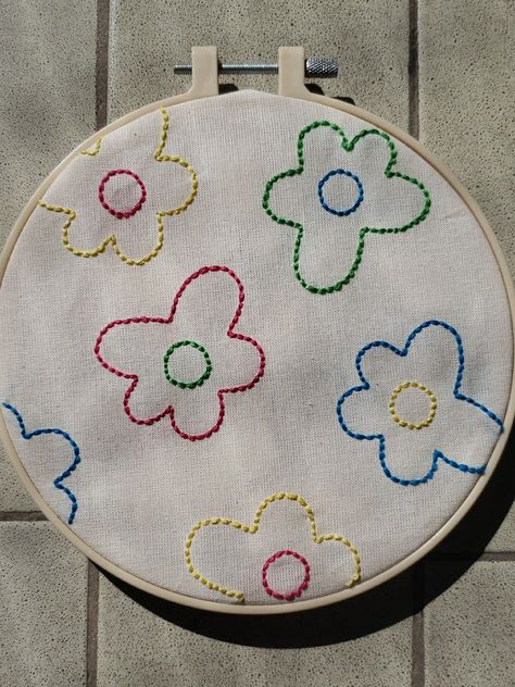 Tiny Embroidery Ideas Easy, Cute Embroidery Tutorial, Funky Embroidery Designs, Easy Things To Embroider, Embrodiary Design Easy, Shirt Embroidery Ideas Simple, Cute Embroidery Designs Simple, Aesthetic Embroidery Ideas, Cute Easy Embroidery