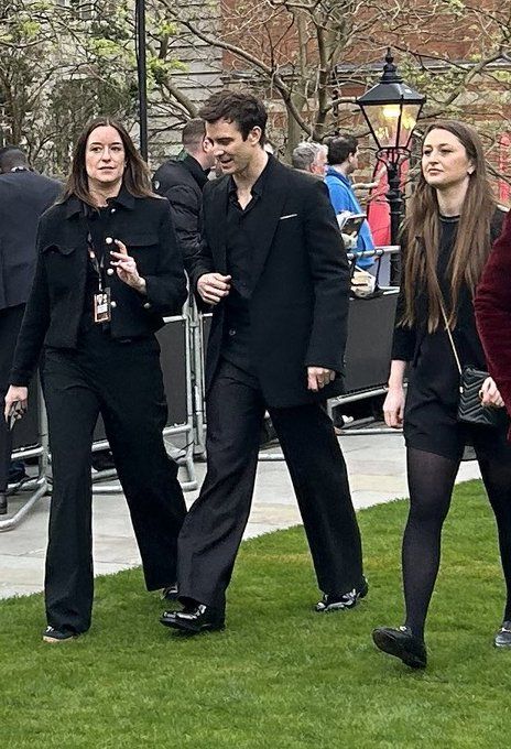 ~ H 🌸 ~ on X: "He looks so elegantly handsomeee ❤️‍🔥 Luke Thompson at the #OlivierAwards ✨ https://t.co/lpuUdzfw0m" / X Luke Thompson, Handsome Guys, Tv, Quick Saves