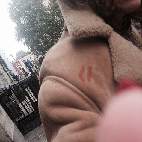 Harry Styles Kissing, Perfect Handwriting, Harry Styles Aesthetic, Lipstick Stain, Pretty Star, Mr Style, + Core + Aesthetic, Red Aesthetic, Vintage Aesthetic