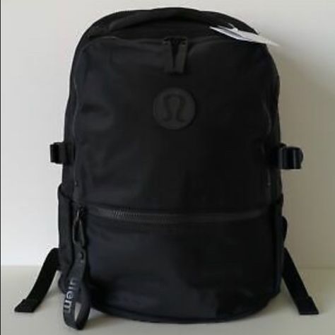 LULULEMON NEW CREW BACKPACK IN BLACK Cute Backpacks For School, Lululemon Backpack, Lululemon Bags, School Bag Essentials, Aesthetic Backpack, Backpack Outfit, Gym Backpack, Lululemon Outfits, Cute Backpacks