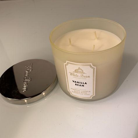 Bales Candle, Vanilla Bean Candle Aesthetic, Vanilla Candle Aesthetic, Vanilla Moodboard, Vanilla Scented Products, White Barn Candles, Bath And Body Candle, Vanilla Bean Candle, Candles Vanilla