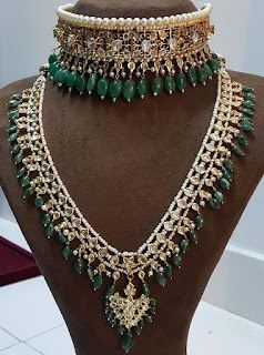 Emerald Jewelry Aesthetic, South Indian Bride Jewellery, Pearl Necklace Indian, Nizam Jewellery, Indian Brides Jewelry, Emerald Choker, Jadau Necklace, 22 Carat Gold Jewellery, Blessed Wednesday