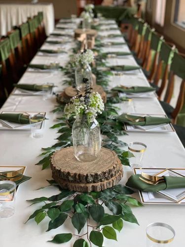 Deco Champetre, Tafel Decor, Mums Homecoming, Outdoor Wedding Decorations, Safari Party, Forest Wedding, Wedding Deco, Diy Wedding Decorations, Projects Diy